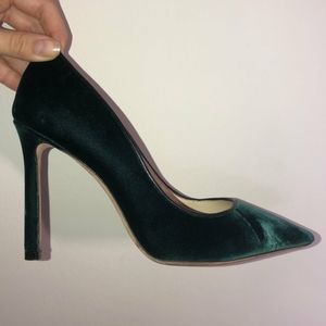 Green velvet Jimmy Choo pumps
36 / US 6 fits 6.5
S